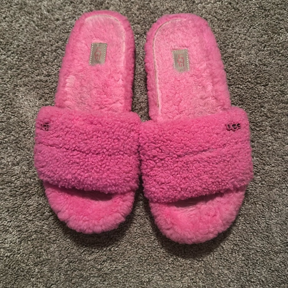 UGG slipperss